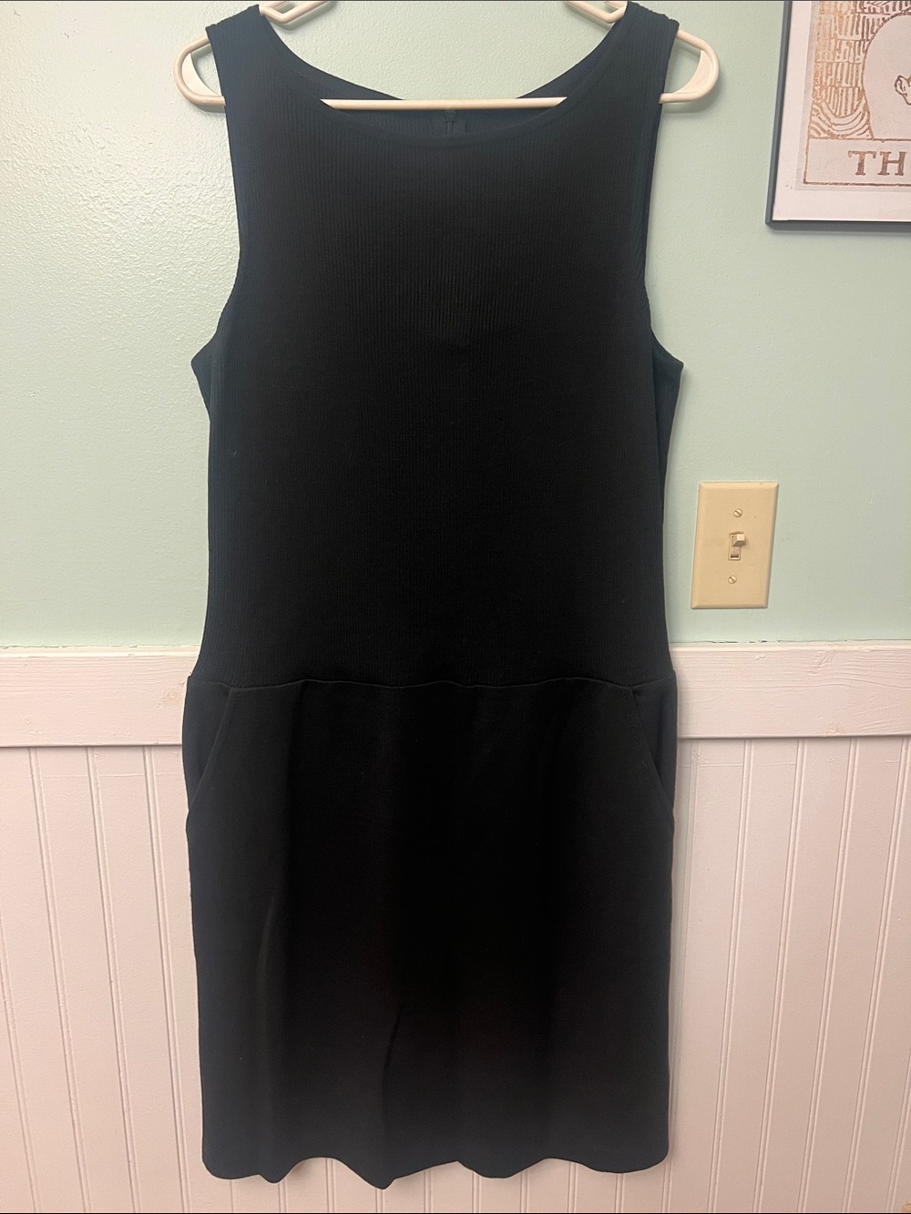 St. John classic Black Sleeveless Shift Dress with pockets size 14